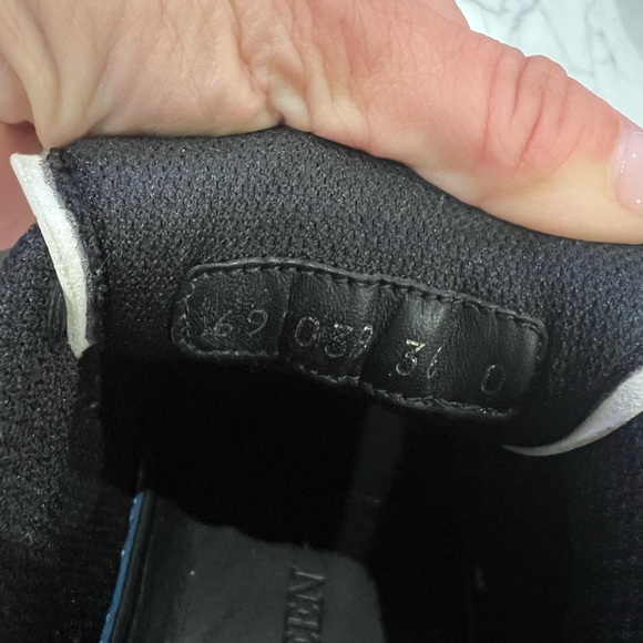 Alexander McQueen
Worn only a few times
Seal Logo Low-Top Runner Sneakers - Picture 6 of 7